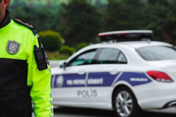 Heykəltəraşdan 2000 manat tələb edən polislər CƏZALANDIRILDI 